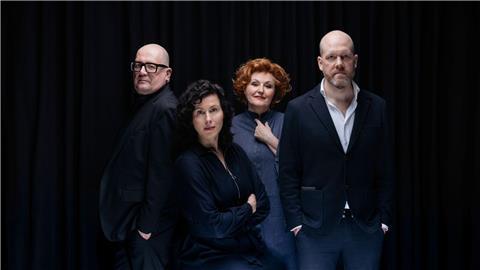 Die vier Hosts des Podcasts „Zeit Verbrechen“: Andreas Sentker (v.l.n.r.), Anne Kunze, Sabine Rückert und Daniel Müller. 