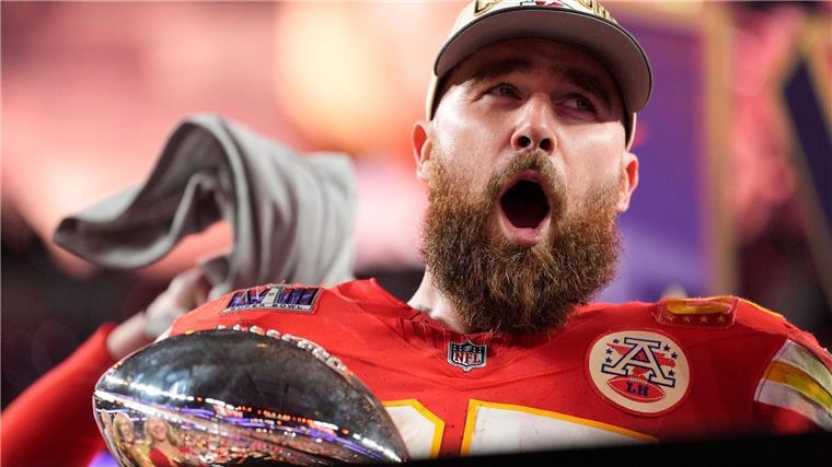 Die Vince Lombardi Trophy ist das große Ziel für Travis Kelce und die Kansas City Chiefs.