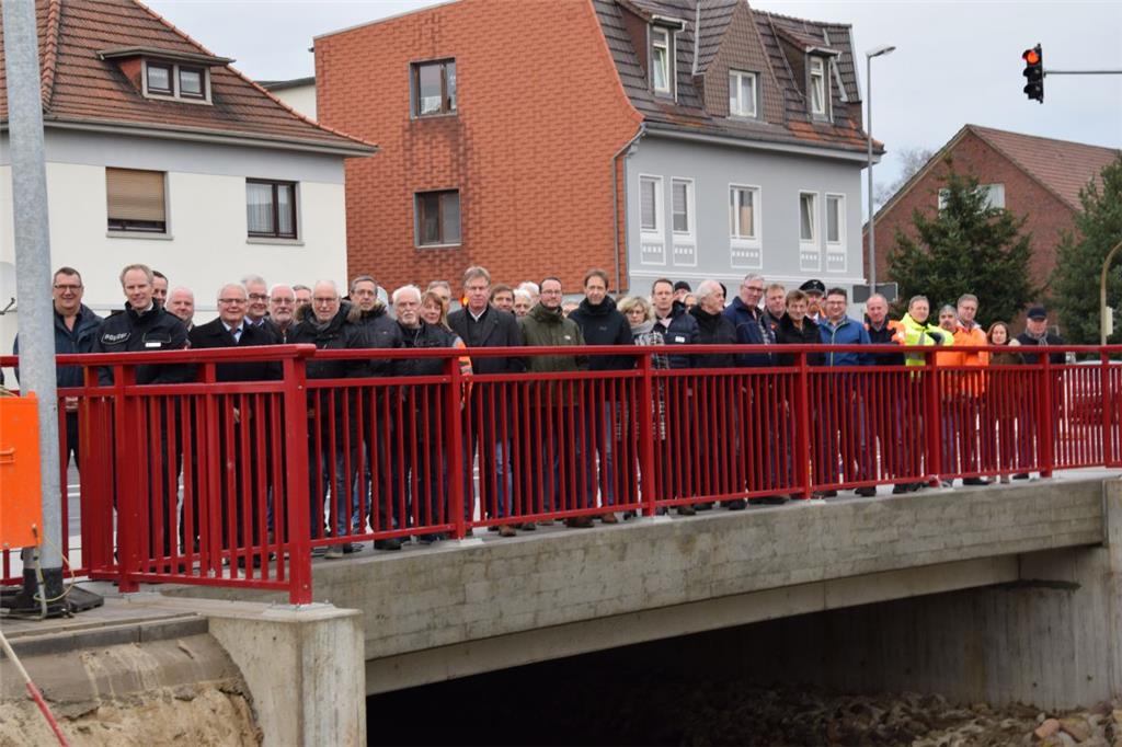 Die Vollsperrung der Martin-Pauls-Straße ist beendet, die neue Brücke ist fertig...