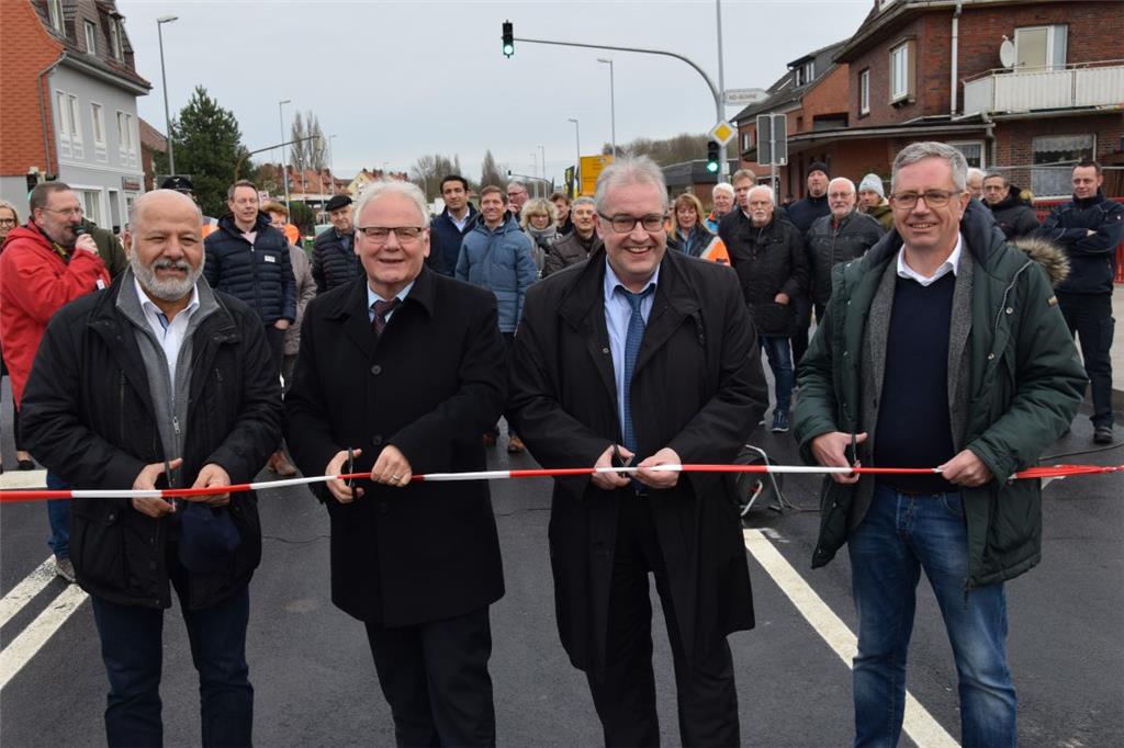 Die Vollsperrung der Martin-Pauls-Straße ist beendet, die neue Brücke ist fertig...