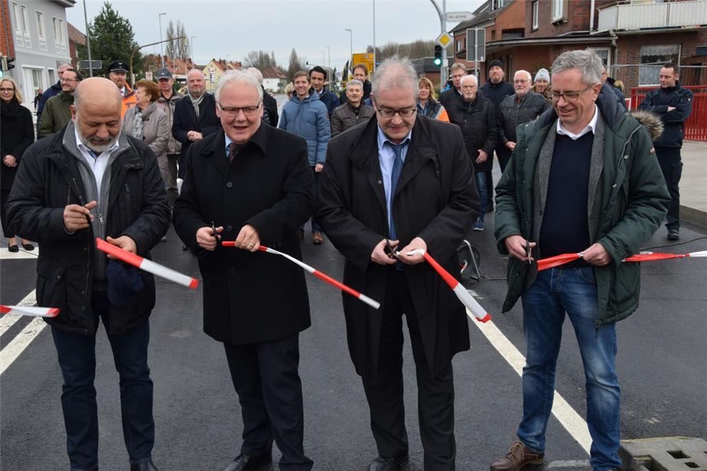 Die Vollsperrung der Martin-Pauls-Straße ist beendet, die neue Brücke ist fertig...