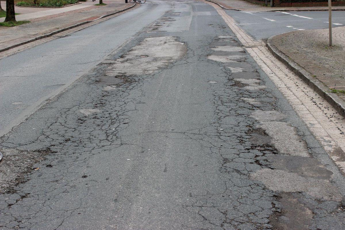 Zeven: In die Sanierung Auf dem Quabben kommt Bewegung Die von der Verwaltung favorisierte Ausbauvariante des Quabbens sieht einen beidseitigen kombinierten Geh- und Radweg bis zur Einmündung der Straße Hoftohorn vor, also eine Lösung ähnlich, wie sie in der Bahnhofstraße praktiziert wurde.