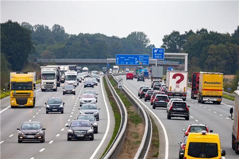 Die Vorbereitungen für den Start der umstrittenen Pkw-Maut in Deutschland kommen einen wichtigen Schritt voran.
