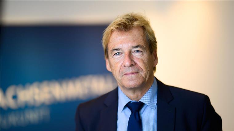 Arbeitgeber kritisieren Krankschreibungsvorschlag Die Vorschläge der Kassenärztlichen Bundesvereinigung würden Missbrauch Vorschub leisten, sagt Niedersachsenmetall-Chef Volker Schmidt. (Archivbild)