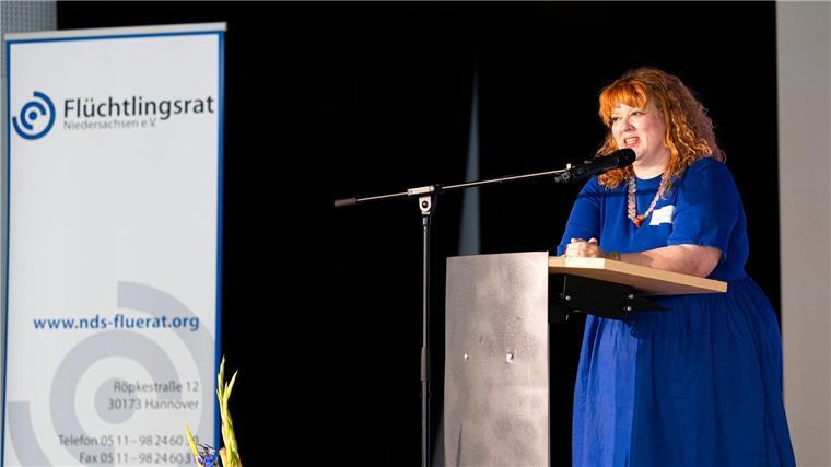 Die Vorstandsvorsitzende vom Flüchtlingsrat Niedersachsen Claire Deery moderiert die Jubiläumsveranstaltung am Samstag.