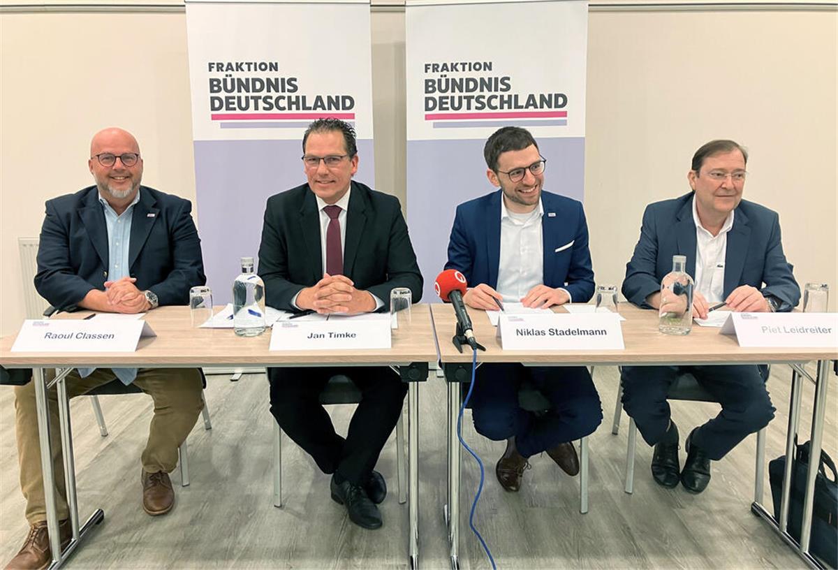 Die Wählervereinigung Bürger in Wut (BIW) wird zu Bündnis Deutschland und gibt dazu eine Pressekonferenz. Über die Ergebnisse der Urabstimmung informierten am Freitag Raoul Classen (l-r) von Bündnis Deutschland, Jan Timke von BIW, Niklas Stadelmann von Bündnis Deutschland und Piet Leidreiter. (zu dpa: «Bürger in Wut (BIW) wird zu Bündnis Deutschland») +++ dpa-Bildfunk +++