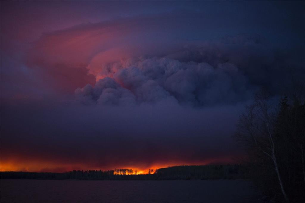Die Waldbrände in der kanadischen Provinz Alberta breiten sich immer weiter aus....