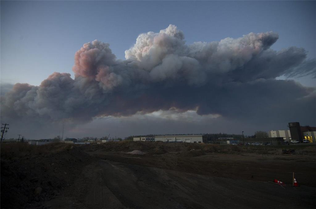 Die Waldbrände in der kanadischen Provinz Alberta breiten sich immer weiter aus....