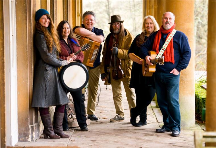 Endlich Wochenende! Unsere Freizeittipps für Bremerhaven und das Cuxland Die walisische Band Allan Yn Y Fan spielt heute in Thieles Garten keltische Musik.