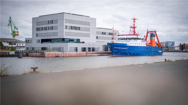 Verhandlungen um Bremerhavener Fischereiforschungsschiff Thünen-Institut mit Walther Herwig