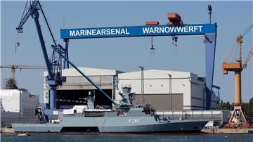 Die Warnowwerft in Rostock-Warnemünde ist seit 2022 einer von drei Standorten des Marinearsenals - dort werden Kriegsschiffe gewartet, repariert und gebaut. (Archivbild)