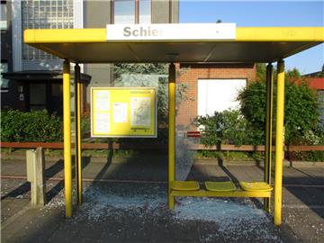 Die Wartehäuschen der Bushaltestelle Schierholzweg wurde zerstört.