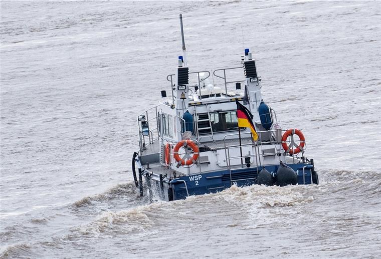 Die Wasserschutzpolizei hat die Ermittlungen zum Maschinenausfall übernommen.