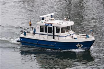 Die Wasserschutzpolizei musste einen Frachter retten, der sich in Brake vom Pier losgerissen hatte.