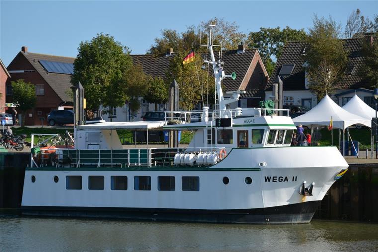 Butjadinger Ausflugsschiff "Wega II" soll um 4,8 Meter verlängert werden Die "Wega II" soll nach Ende der Saison ausgebaut werden. Danach könnten statt 75 Passagieren 150 an Bord kommen.