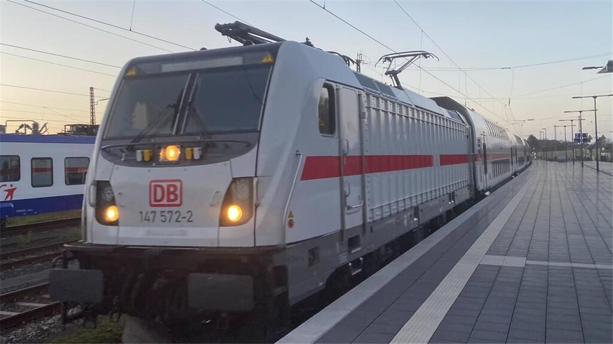 Ab 1. September wird gebaut: Anwohner in Lehe müssen mit Lärm und Schmutz rechnen Ein Inter-City-Zug steht im Bahnhof Bremerhaven-Lehe.