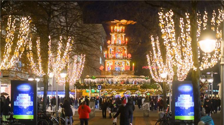 Die Weihnachtspyramide in der Innenstadt von Hannover öffnet am 25. November. (Archivbild)