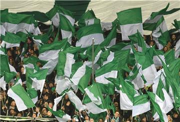 Die Werder-Fans bangen, ob die Mannschaft am Wochenende doch noch den Relegationsplatz erreichen kann.