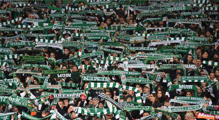 Vor Bayern-Spielen: 1000 Fans beim Abschlusstraining von Werder Bremen Die Werder-Fans im Spiel gegen Stuttgart.