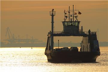 Die Weserfähre "Bremerhaven" muss in die Werft.