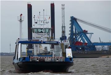 Die Weserfähre verkehrt derzeit nur mit einem Schiff.