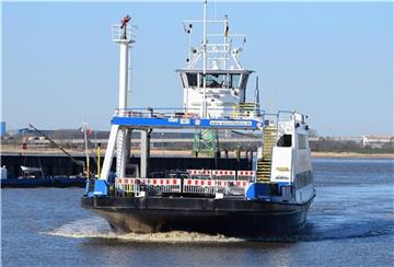 Die Weserfähre zwischen Nordenham und Bremerhaven verkehrt derzeit nur im 40-Minuten-Takt. Grund ist eine technische Störung an der „Bremerhaven“.