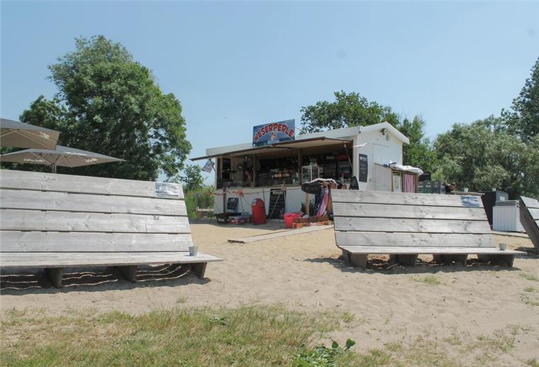 Die "Weserperle" am Strand von Dedesdorf ist ein beliebtes Ausflugsziel.
