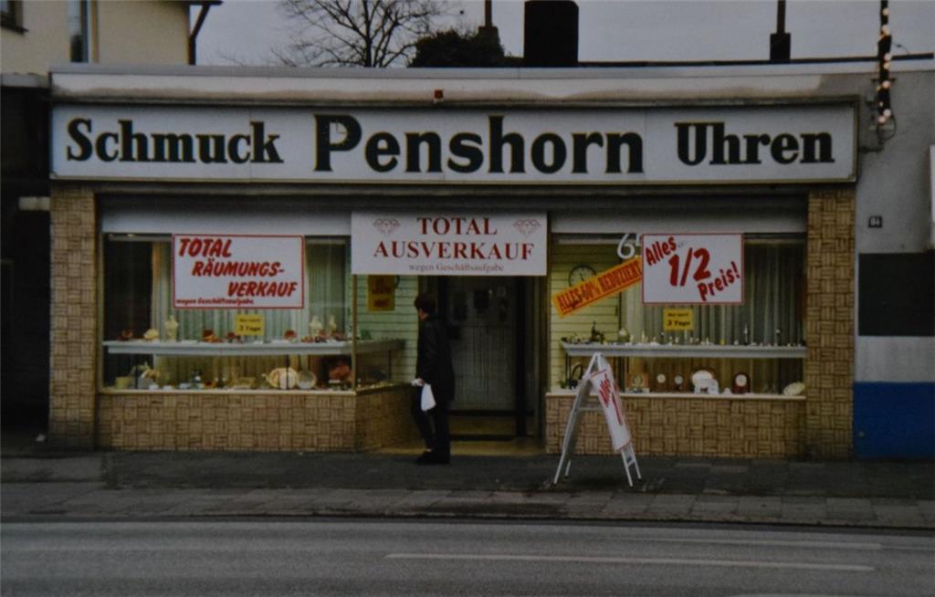 Die Weserstraße 84 in den 1980er Jahren. Das Schmuckgeschäft gibt es schon lange...