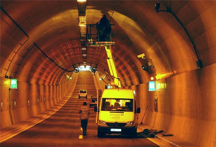 Die Wesertunnel-Röhren werden in der letzten April-Woche nachts gewartet. Dafür werden Vollsperrungen erforderlich sein. 