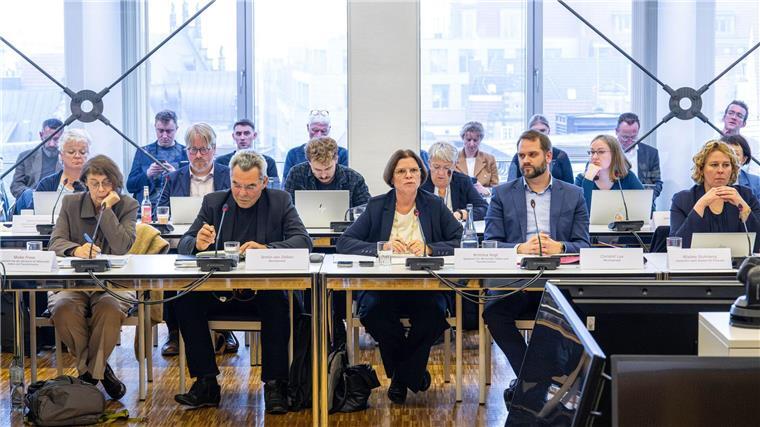 Senatorin: Gibt für mich keinen Grund für Rücktritt Die Wirtschaftssenatorin betont, die Entlassung sei ihre Entscheidung gewesen.