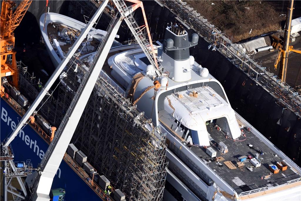 Die Yacht "Solaris" liegt in der Lloyd Werft und ist kurz vor der Fertigstellung...