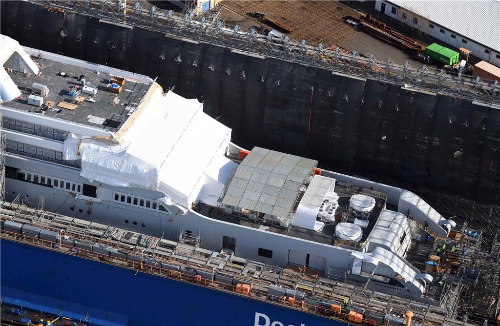 Die Yacht "Solaris" liegt in der Lloyd Werft und ist kurz vor der Fertigstellung...