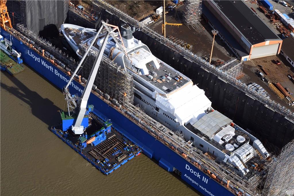 Die Yacht "Solaris" liegt in der Lloyd Werft und ist kurz vor der Fertigstellung...