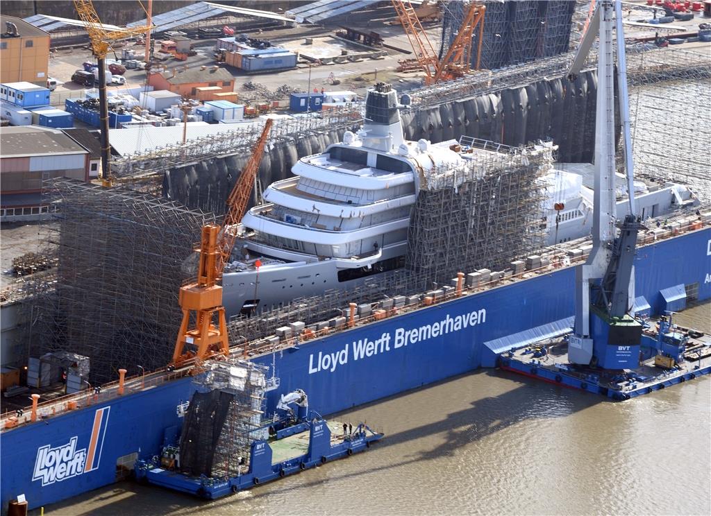 Die Yacht "Solaris" liegt in der Lloyd Werft und ist kurz vor der Fertigstellung...