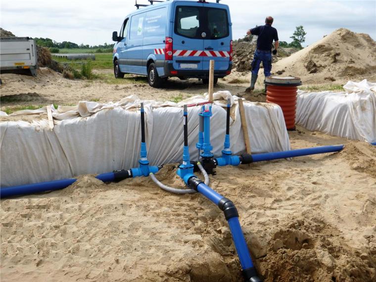 Marodes Rohrnetz: Wasserverband Wesermünde-Nord investiert 4,5 Millionen Euro Die Zahl der Anschlüsse im Verbandsgebiet Wesermünde-Nord steigt konstant an. Deshalb sind ständige Netzerweiterungen, wie hier im Dorumer Neubaugebiet Themelner Viertel, ebenso notwendig, wie die Sanierung des bestehenden Netzes.