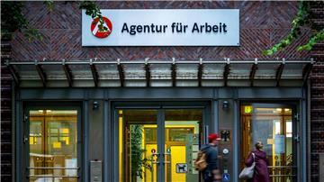 Die Zahl der Arbeitslosen im Land Bremen hat sich kaum verändert. Die Arbeitslosenquote liegt weiter bei 11,1 Prozent.