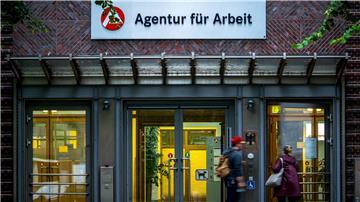 Die Zahl der Arbeitslosen in Bremen sinkt im April minimal. (Symbolbild)