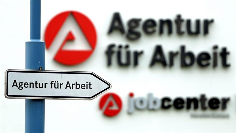 Die Zahl der Arbeitslosen sinkt seit Jahren im Landkreis Rotenburg. Agentur und Jobcenter wollen, dass das so bleibt.