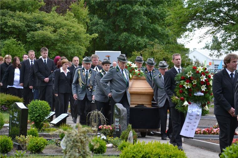 Auf dem Friedhof steigen die Preise Die Zahl der Erdbestattungen geht stark zurück.