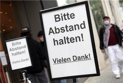 Die Zahl der Neuinfektionen steigt rasant. Die Gesundheitsbehörden schauen sich bei der Bewertung der Lage aber auch andere Indikatoren an, wie zum Beispiel die Zahl der Krankenhausbehandlungen.