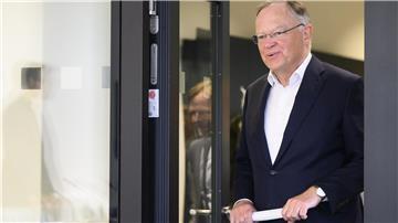 Die Zahl der Wölfe in Niedersachsen ist Ministerpräsident Stephan Weil (SPD) zu hoch, vor allem in den besonders betroffenen Regionen Küste und Lüneburger Heide.