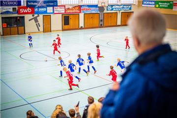 Die zahlreichen Besucher auf der Tribüne hatten ihren Spaß und konnten einige schöne Aktionen der ganz kleinen Kicker bestaunen und bejubeln.  
