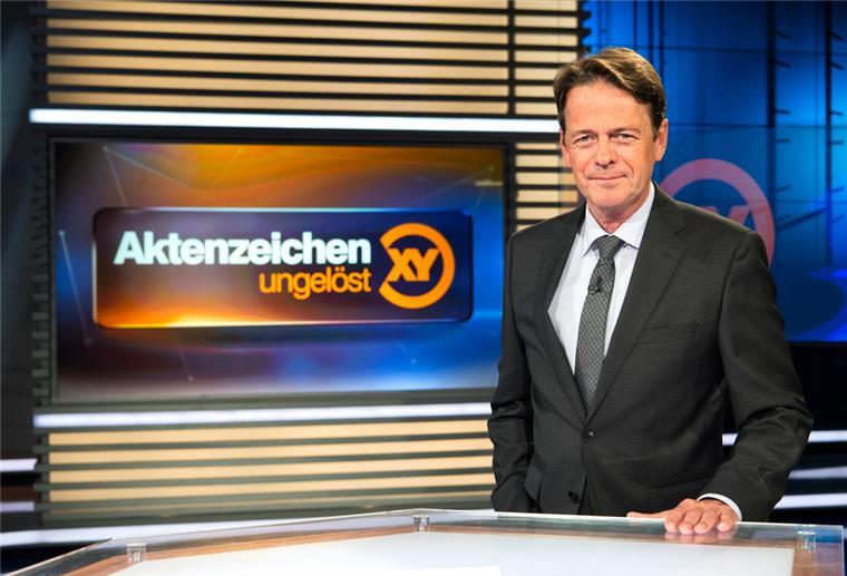 ZDF-Moderator Rudi Cerne im Studio der Sendung "Aktenzeichen XY...ungelöst"