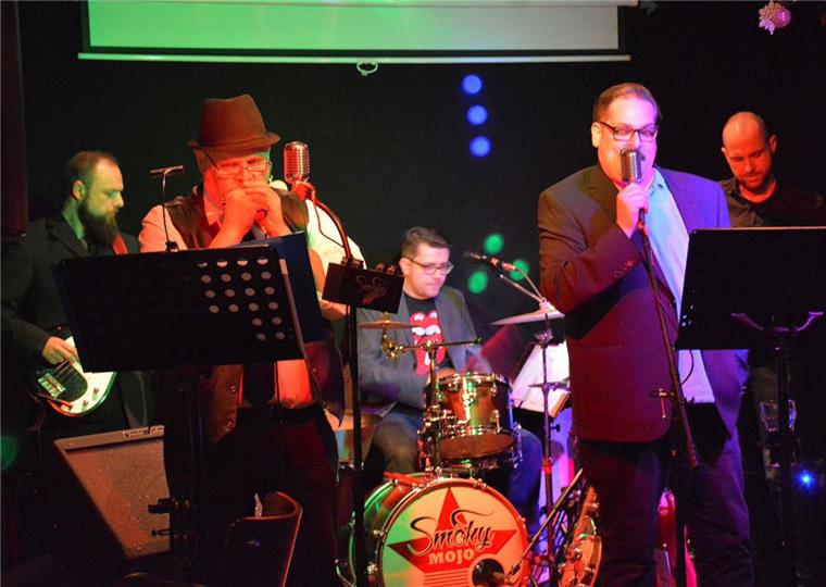 Zeven: Rockig geht es in die Weihnachtstage Die Zevener Band Smoky Mojo will das Publikum mit Rock und Blues in die Weihnachtstage schicken.