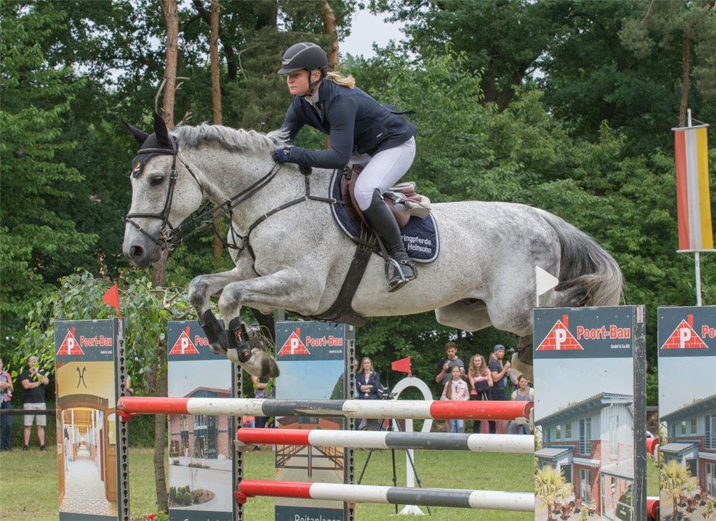 Die Zevenerin Anja-Sabrina Heinsohn auf Count Corrado.