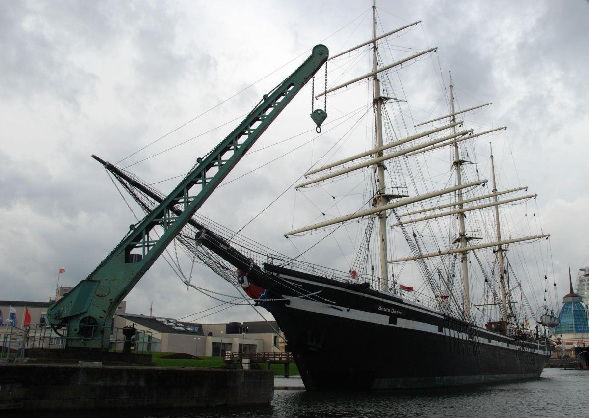 Bekommt die "Seute Deern" einen Stahlmantel verpasst? Seute Deern im Alten Hafen in Bremerhaven