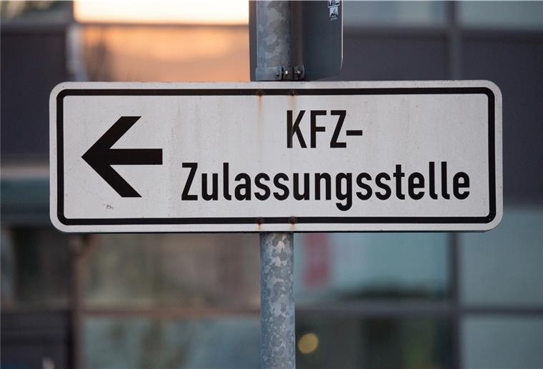 Zulassungsstellen im Cuxland: Kennzeichen nur mit Termin Die Zulassungsstellen des Kreises reagieren auf den hohen Andrang: Für Besuche benötigt man nun einen Termin.