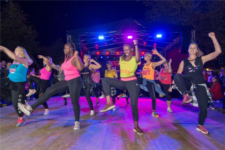 Die Zumba-Gruppe von Priscilla Oetjen beeindruckte das Publikum in Selsingen mit schwungvollen Einlagen.
