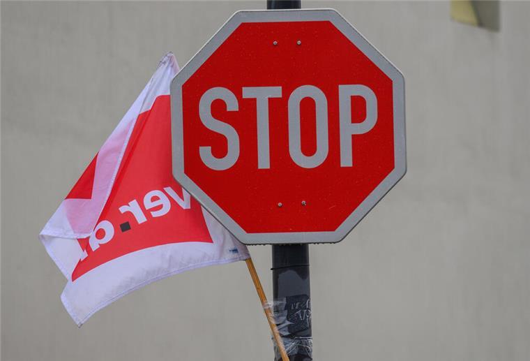 Die zweite Tarifrunde für mehr als 2,5 Millionen Beschäftigte von Bund und Kommunen ist ohne Annäherung geblieben. Verdi ruft zu neuen Warnstreiks auf. 