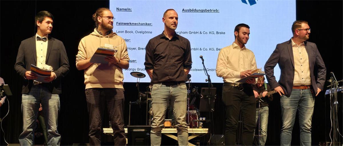 Abschluss der Ausbildung gefeiert Gesellen-Prüfung mit Auszeichnung bestanden